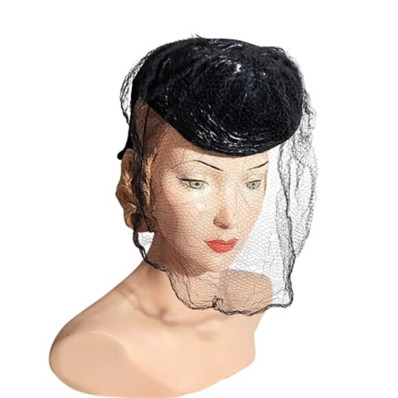 Genuine 1940s True Vintage Black Tilt Hat Covered In Black Feathers And Velvet - Picture 2 of 7